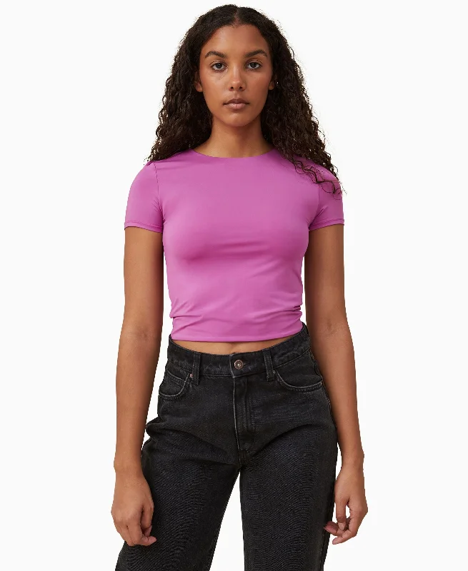 Women's Sculpted Crew Neck T-shirt Welt Pockets Slit Pockets Flap Pockets